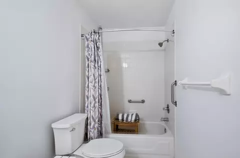 Bath - 19 Lockhart Ln, Saint Augustine, FL 32080 photo 2 of 3