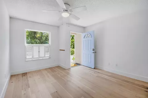 Living - 19 Lockhart Ln, Saint Augustine, FL 32080 photo 1 of 1