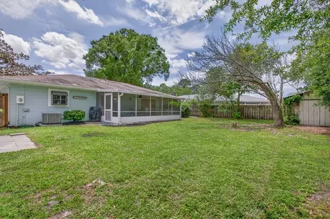 Exterior - 330 Shores Blvd, Saint Augustine, FL 32086 photo 5 of 10