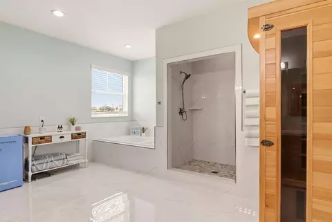 Bath - 5900 Costanero Rd, Saint Augustine, FL 32080 photo 5 of 10