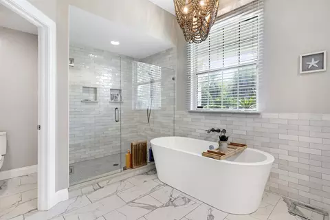 Bath - 220 Fiddlers Point Dr, Saint Augustine, FL 32080 photo 2 of 6