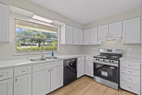Kitchen - 944 Orca Cir, Saint Augustine, FL 32086 photo 1 of 4