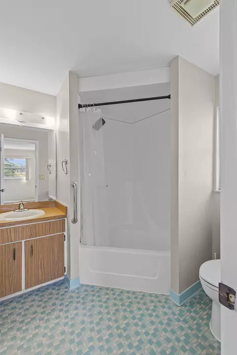 Bath - 944 Orca Cir, Saint Augustine, FL 32086 photo 3 of 4