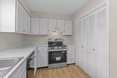 Kitchen - 944 Orca Cir, Saint Augustine, FL 32086 photo 3 of 4