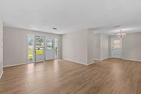 Living - 944 Orca Cir, Saint Augustine, FL 32086 photo 3 of 7