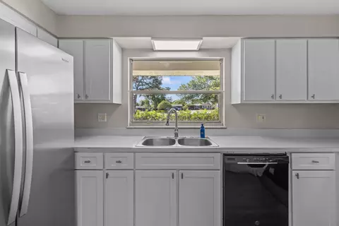 Kitchen - 944 Orca Cir, Saint Augustine, FL 32086 photo 2 of 4