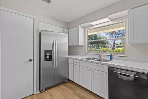 Kitchen - 944 Orca Cir, Saint Augustine, FL 32086 photo 4 of 4