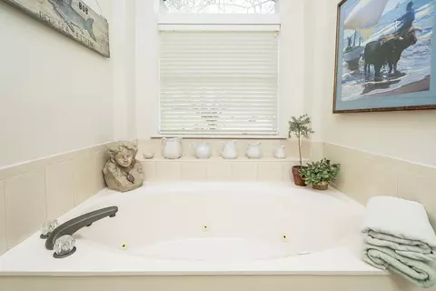 Bath - 520 Turnberry Ln, Saint Augustine, FL 32080 photo 3 of 8