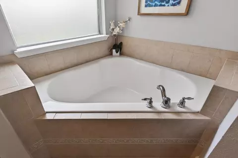 Bath - 3152 E Banister Rd, Saint Augustine, FL 32092 photo 8 of 10