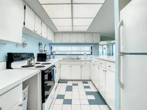 Kitchen - 2 Dondanville Rd #110, Saint Augustine, FL 32080 photo 1 of 2