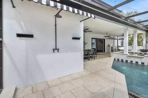 Exterior - 39 E Park Ave, Saint Augustine, FL 32084 photo 13 of 24