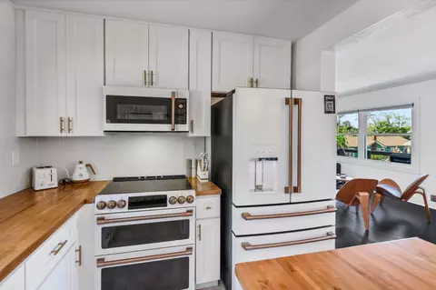 Kitchen - 39 E Park Ave, Saint Augustine, FL 32084 photo 7 of 7