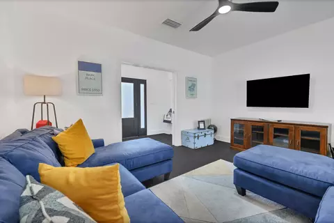 Living - 39 E Park Ave, Saint Augustine, FL 32084 photo 2 of 5