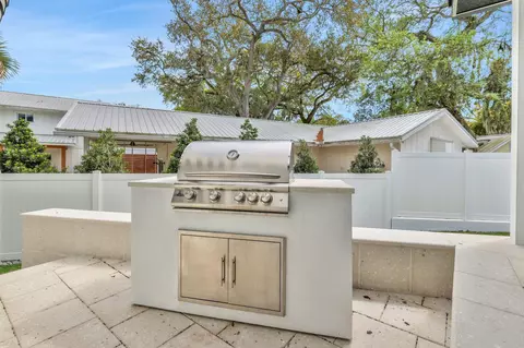 Exterior - 39 E Park Ave, Saint Augustine, FL 32084 photo 16 of 24