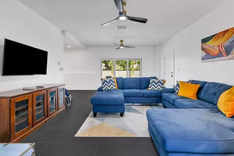 Living - 39 E Park Ave, Saint Augustine, FL 32084 photo 1 of 4