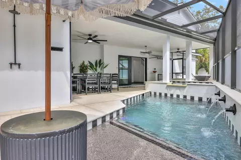 Exterior - 39 E Park Ave, Saint Augustine, FL 32084 photo 9 of 24