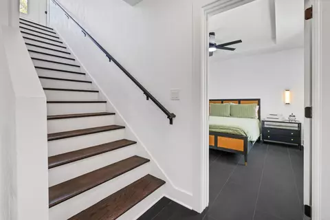 Entry Way - 39 E Park Ave, Saint Augustine, FL 32084 photo 2 of 4