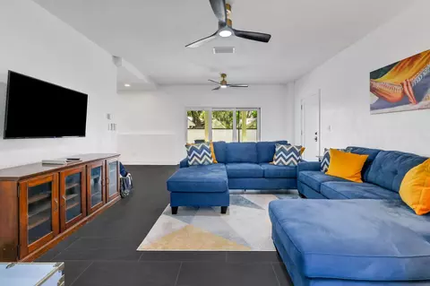 Living - 39 E Park Ave, Saint Augustine, FL 32084 photo 1 of 5