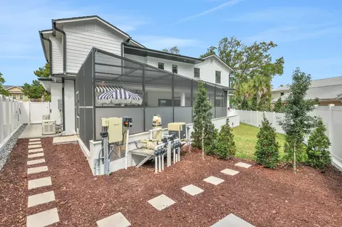 Exterior - 39 E Park Ave, Saint Augustine, FL 32084 photo 17 of 24
