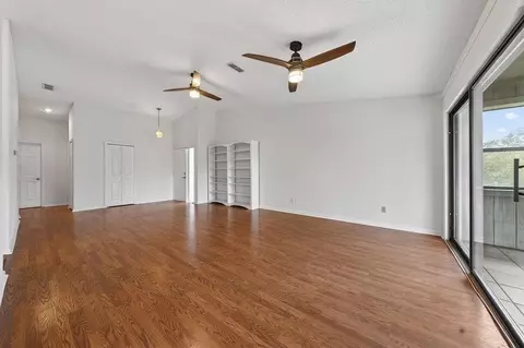 Living - 18 Talavera Ct #18, Saint Augustine, FL 32086 photo 4 of 7