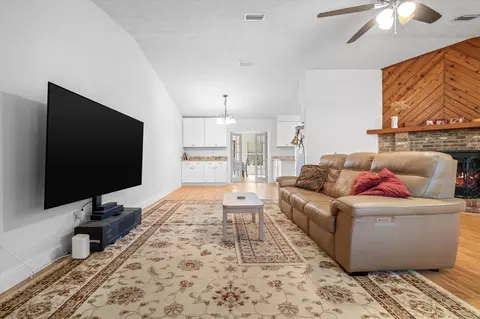 Living - 601 Prince Rd, Saint Augustine, FL 32086 photo 2 of 4