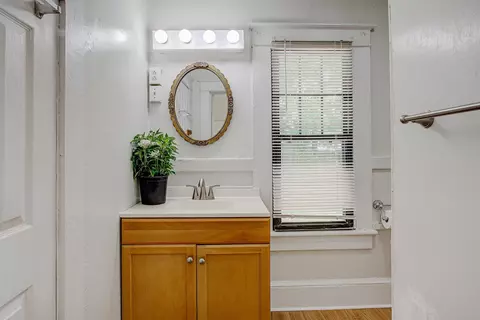Bath - 20 Hope St, Saint Augustine, FL 32084 photo 1 of 2
