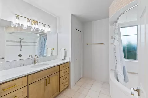 Bath - 4905 Moultrie Reserve Ct, Saint Augustine, FL 32086 photo 9 of 11