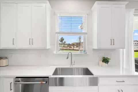 Kitchen - 289 Cherry Elm Dr, Saint Augustine, FL 32092 photo 7 of 9