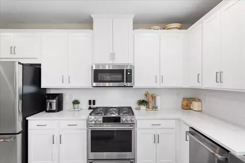 Kitchen - 289 Cherry Elm Dr, Saint Augustine, FL 32092 photo 3 of 9