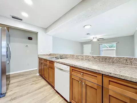 Kitchen - 15 Atlantic Oaks Cir, Saint Augustine, FL 32080 photo 8 of 9