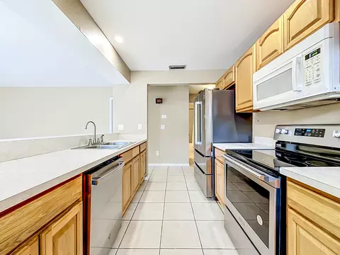 Kitchen - 15 Atlantic Oaks Cir, Saint Augustine, FL 32080 photo 4 of 9