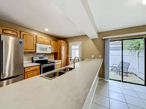 Kitchen - 15 Atlantic Oaks Cir, Saint Augustine, FL 32080 photo 2 of 9