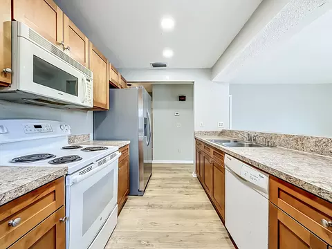 Kitchen - 15 Atlantic Oaks Cir, Saint Augustine, FL 32080 photo 9 of 9