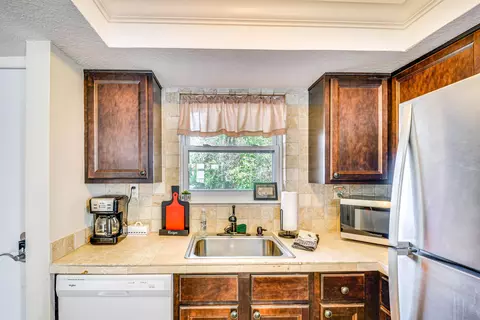 Kitchen - 236 River Bend Pl #BLDG E, Welaka, FL 32193 photo 4 of 5