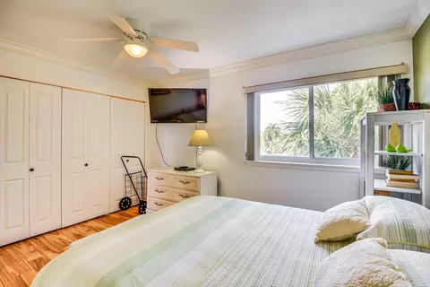 Bedroom - 236 River Bend Pl #BLDG E, Welaka, FL 32193 photo 4 of 6