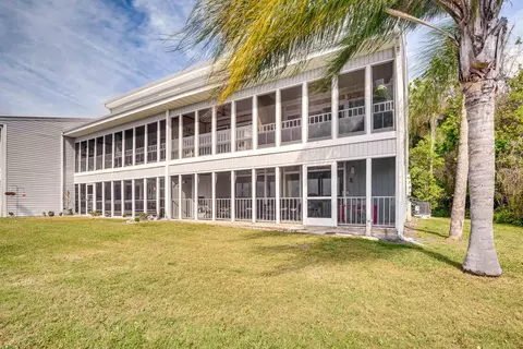 Exterior - 236 River Bend Pl #BLDG E, Welaka, FL 32193 photo 8 of 11
