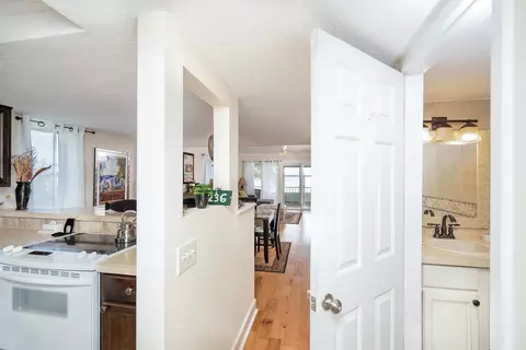 Entry Way - 236 River Bend Pl #BLDG E, Welaka, FL 32193 photo 3 of 5