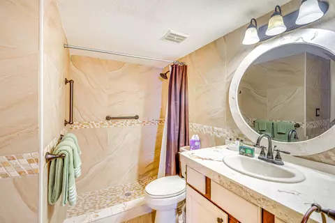 Bath - 236 River Bend Pl #BLDG E, Welaka, FL 32193 photo 1 of 1