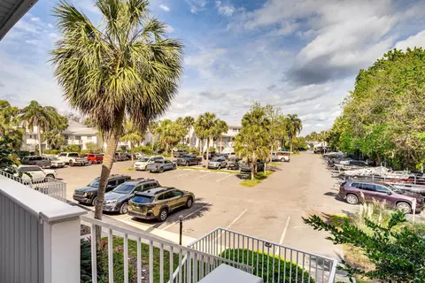 Exterior - 236 River Bend Pl #BLDG E, Welaka, FL 32193 photo 9 of 9