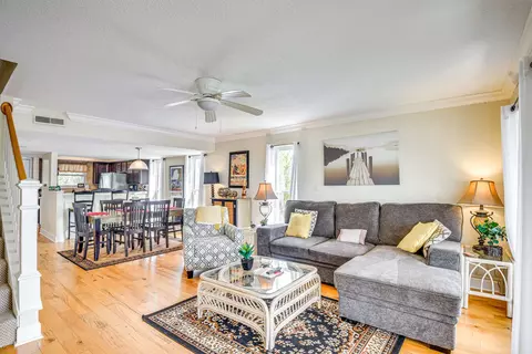 Living - 236 River Bend Pl #BLDG E, Welaka, FL 32193 photo 3 of 4