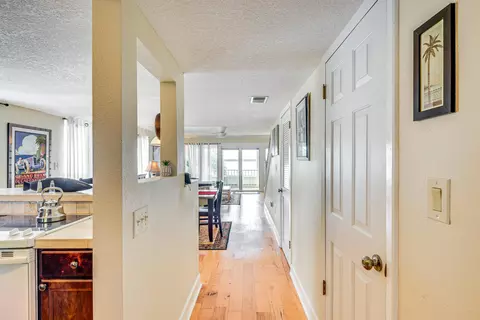 Entry Way - 236 River Bend Pl #BLDG E, Welaka, FL 32193 photo 2 of 5