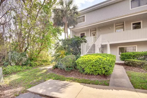 Exterior - 236 River Bend Pl #BLDG E, Welaka, FL 32193 photo 9 of 11