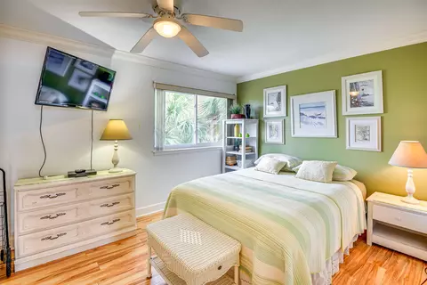 Bedroom - 236 River Bend Pl #BLDG E, Welaka, FL 32193 photo 1 of 6