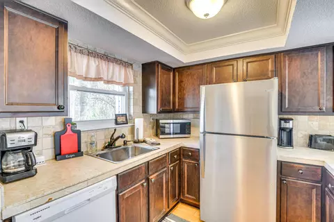 Kitchen - 236 River Bend Pl #BLDG E, Welaka, FL 32193 photo 3 of 6