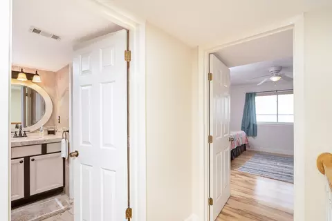Entry Way - 236 River Bend Pl #BLDG E, Welaka, FL 32193 photo 4 of 5