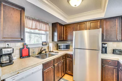 Kitchen - 236 River Bend Pl #BLDG E, Welaka, FL 32193 photo 2 of 5