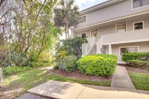 Exterior - 236 River Bend Pl #BLDG E, Welaka, FL 32193 photo 8 of 9