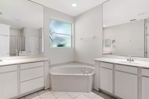 Bath - 805 Riley Ln, Saint Augustine, FL 32095 photo 1 of 5