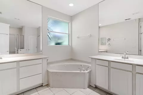 Bath - 805 Riley Ln, Saint Augustine, FL 32095 photo 1 of 5