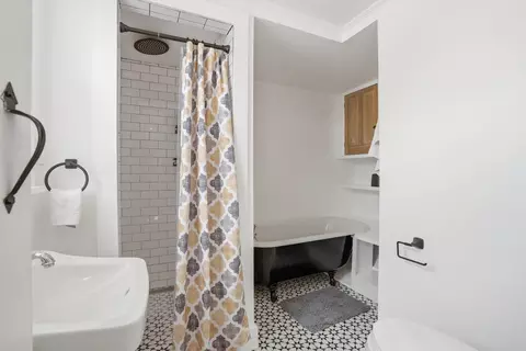 Bath - 76 Oneida St, Saint Augustine, FL 32084 photo 3 of 4